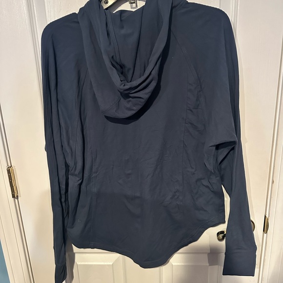 Lululemon - Picture 3 of 5